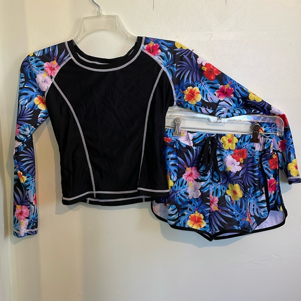 Tropical Beach/Surfing Fit, Two-Piece Short with Long Sleeve Top, size S